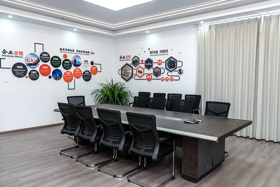 কাজের পরিবেশ